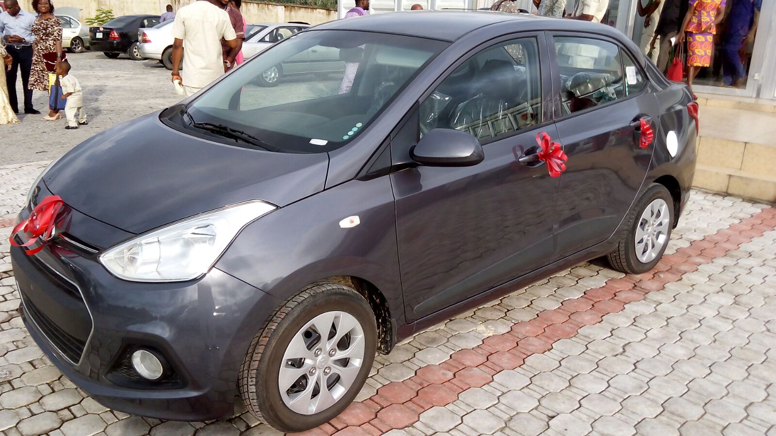 Read more about the article GSS Afaha-Eket Old Students Reward Former Principal At 80th Birthday